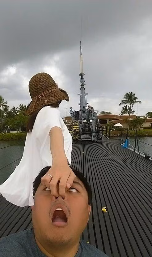 Vài ngày gần đây, cư dân mạng thích thú truyền tay nhau bộ ảnh Follow me do một cặp đôi người Đài Loan thực hiện nhưng theo phong cách hoàn toàn khác.