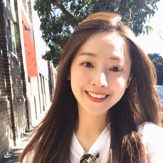Nhờ vào sức hút trên truyền thông và mạng xã hội, Dabe Chen chuyển hướng sự nghiệp, có cơ hội bước chân vào làng giải trí.