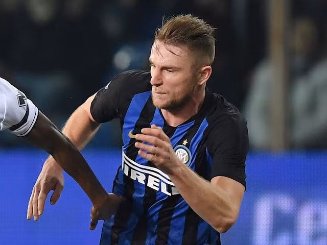 Chuyển nhượng bóng đá theo nguồn tin từ Corriere della Sera, phía Inter tuyên bố vẫn sẵn sàng lắng nghe mọi lời đề nghị cho Skriniar trong tháng Một, và chính điều này đã thu hút sự chú ý của hai ông lớn tại La Liga là Barca và Real.