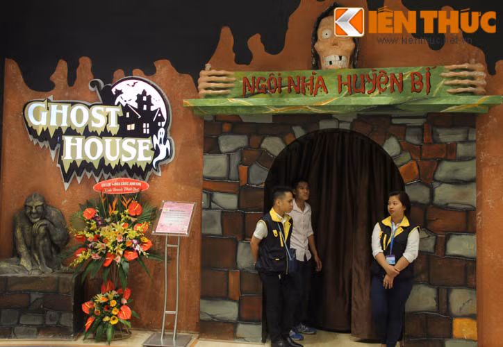 Nhà ma mới hay còn gọi là ngôi nhà huyền bí với diện tích hơn 300m2 tại AEON Mall Long Biên (Hà Nội).