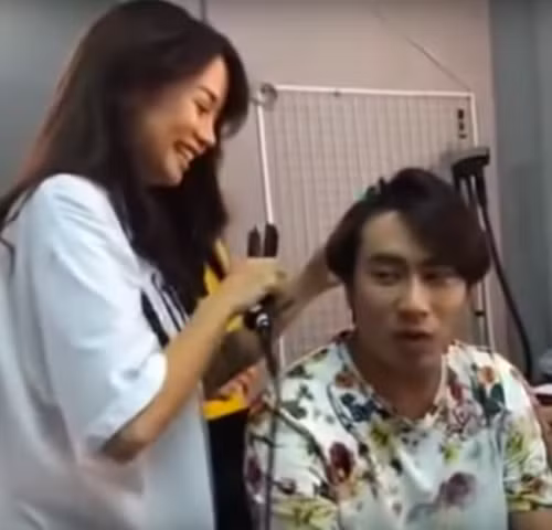 Chưa biết thực hư chuyện tình cảm giữa An Nguy và Kiều Minh Tuấn ra sao nhưng hiện tại trên mạng xã hội, dư luận đang sôi "sùng sục" và gắn mác cô vlogger này là người thứ ba đi phá vỡ tình cảm của người khác.