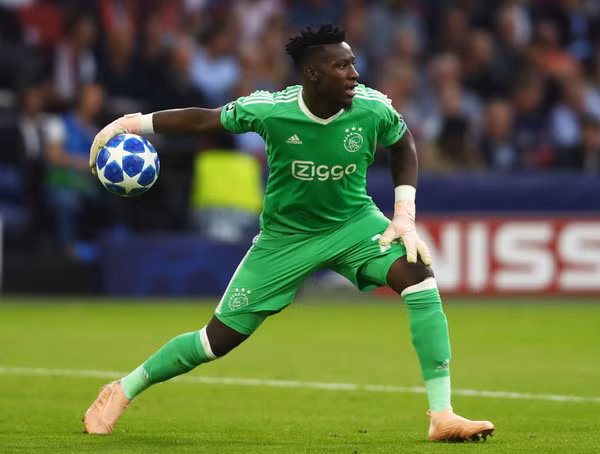 Bất chấp De Gea có phong độ ổn định và Sergio Romero luôn sẵn sàng thay thế mỗi khi cần, Man United vẫn dành sự quan tâm đặc biệt cho thủ môn Andre Onana của Ajax. Quỷ đỏ sẵn sàng chi 50 triệu bảng để thuyết phục Ajax nhả người.