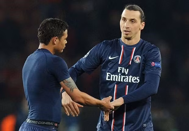 Sau khi giành Scudetto 2011/2012, AC Milan đã bán bộ đôi Thiago Silva và Zlatan Ibrahimovic cho PSG và thu về số tiền 62 triệu euro.