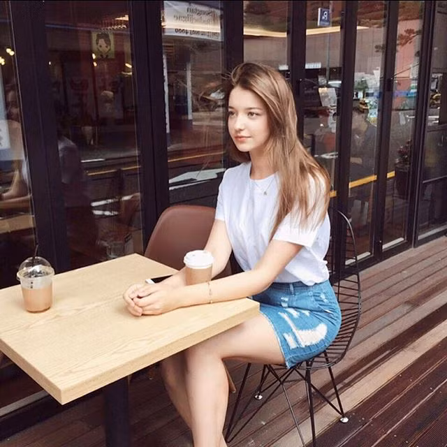 Dù được nhiều người chú ý nhưng cô nàng này cho biết điều này không khiến cô cảm thấy khó chịu hay bị làm phiền.