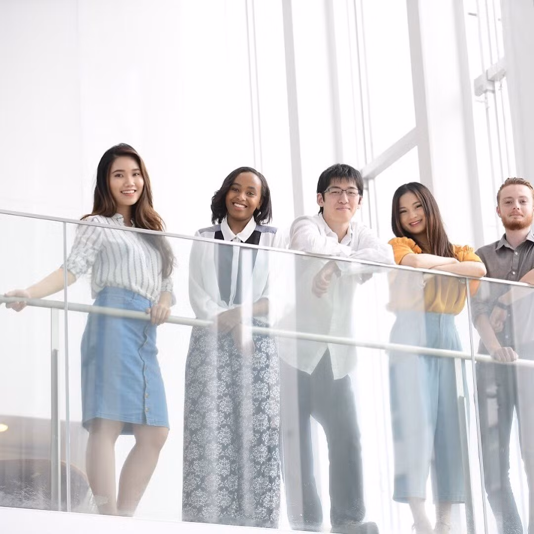 "Bản thân mình thì lại thích cuộc sống tự lập, đôi khi nhớ nhà, gia đình, bạn bè nhưng bù lại đi du học lại cho mình những trải nghiệm quý báu để rèn luyện bản thân." Quỳnh Anh cho biết thêm