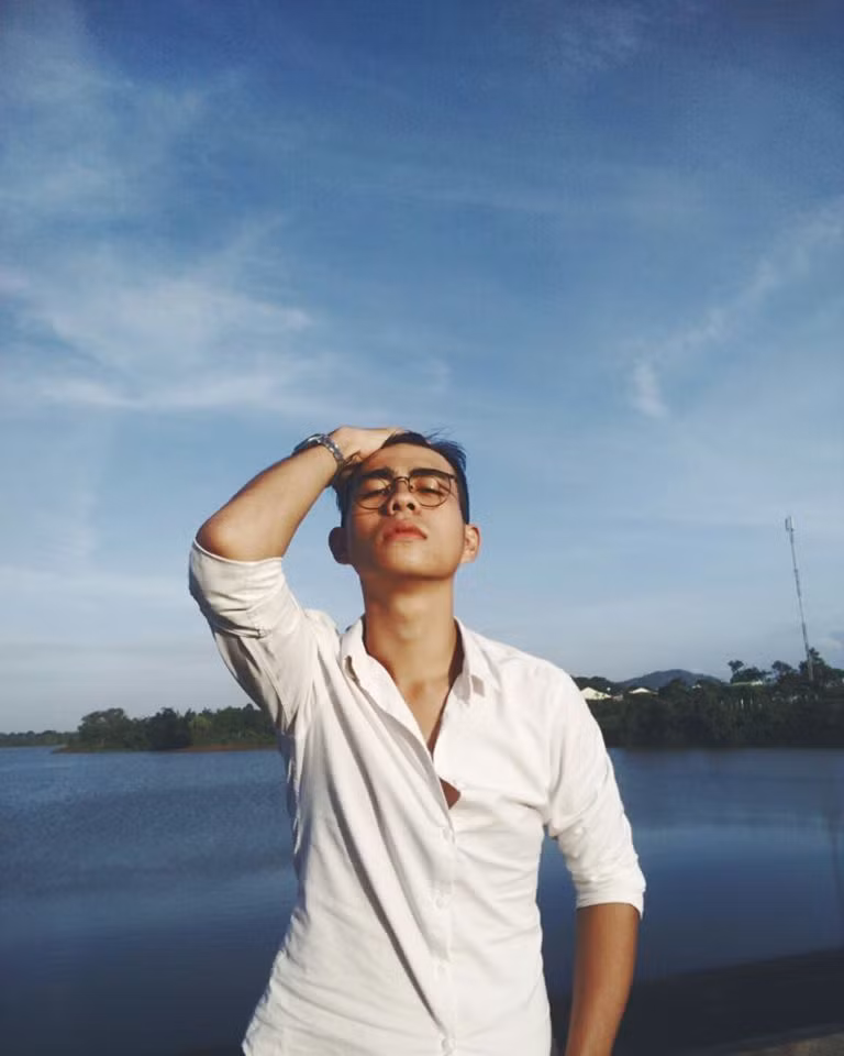 Bảo Lộc và những người bạn trong nhóm từ thiện "San sẻ yêu thương" của mình thường xuyên giúp đỡ những người già, trẻ em lang thang cơ nhỡ bằng những những suất ăn và phần quà nho nhỏ giúp họ phần nào vượt qua khó khăn của cuộc sống.