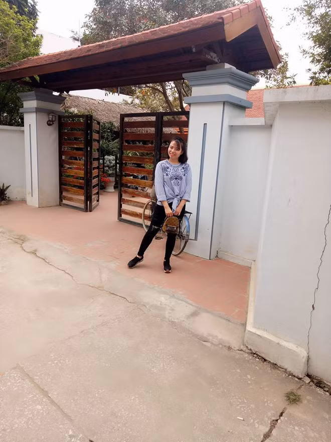 Ngoài nỗi bận tâm về nhan sắc, hội chị em còn vô cùng phiền lòng vì những bức ảnh chụp không ưng ý. Ngay những ngày đầu năm mới, các chị em trên mạng xã hội đã bày tỏ sự ưu phiền này bằng loạt ảnh vạch tội các ông chồng, người yêu chụp ảnh không có tâm.