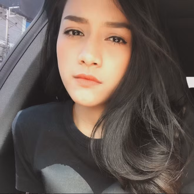 Sở hữu gương mặt đẹp và rất cuốn hút với ngũ quan hài hoà, nên nhiều ngưởi tưởng nhầm cô gái 9X Thái Lan này là con lai.
