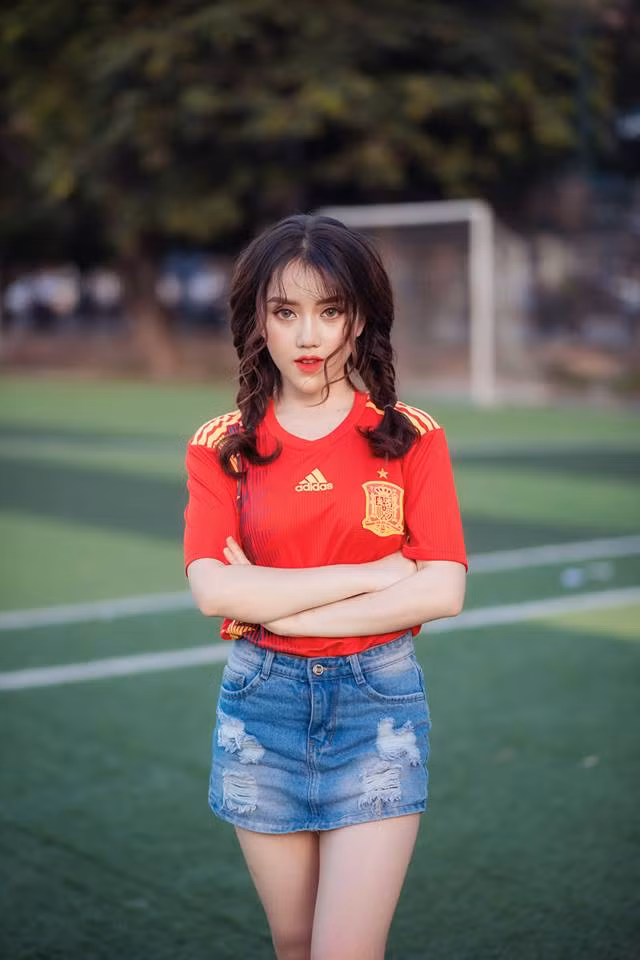 "Với ĐT Tây Ban Nha ở thời điểm hiện tại thì em đều ủng hộ và dành sự quan tâm nhất định đến tất cả các cầu thủ trong đội hình, tất nhiên với những ngôi sao thuộc Real Madrid thì yêu thích hơn tý"