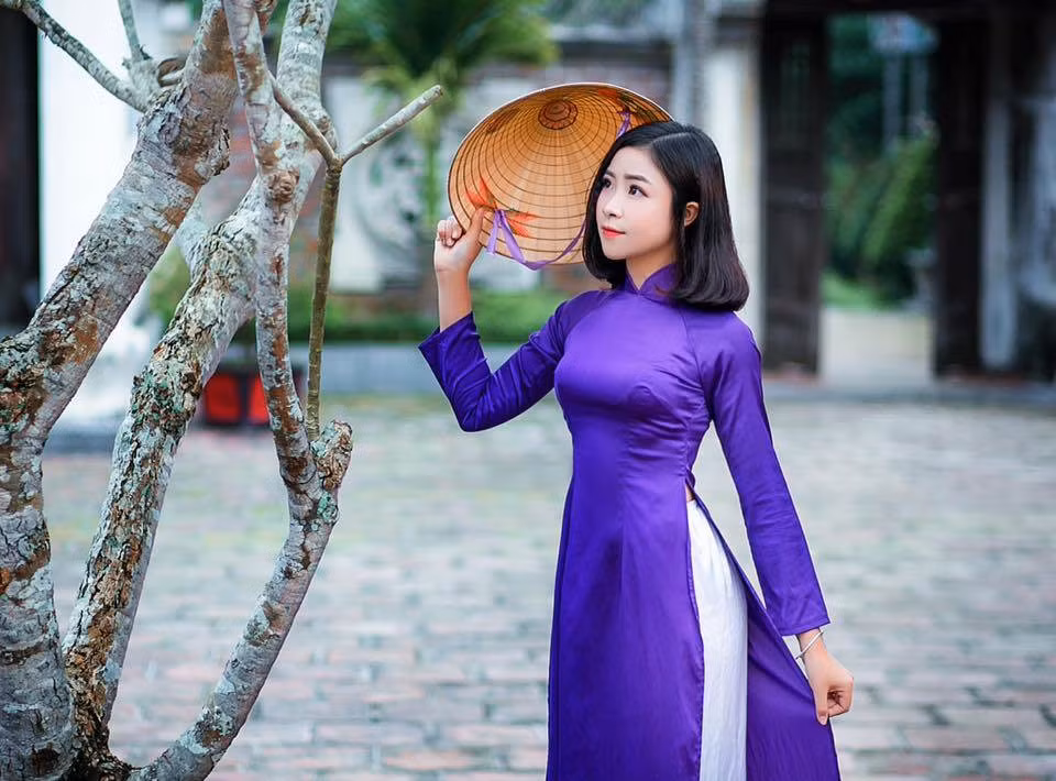 Ngay cả khi để mặt mộc lên lớp, Linh Nhật vẫn xinh đẹp không thua kém hot girl đình đám trên cộng đồng mạng.