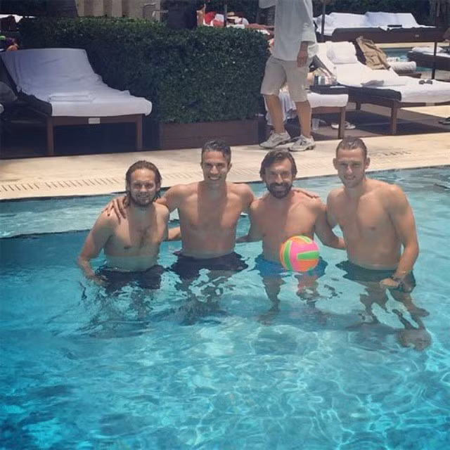 Daley Blind, Van Persie, Pirlo và Vrij tình cờ gặp nhau tại Maiami. Ảnh: Instagram.