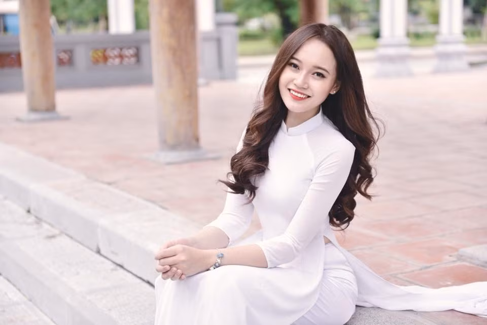 Theo nhiều dân mạng: "Tình yêu bắt nguồn từ hiểu biết. Bạn hot girl này chưa hiểu biết thì làm sao yêu được bóng đá" hay "Học thuộc lòng thôi cũng không xong. Đó chắc chắn là một fan phong trào, ham nổi tiếng mà quên mất việc mình có biết gì bóng đá hay không".