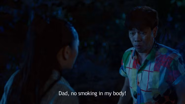 Còn nickname Hoàng Anh Nguyễn chia sẻ: "Những hình ảnh chân thực nhưng phản ảnh quá trần trụi về việc hút thuốc lá thật như thế này sẽ không còn có thể xuất hiện trên phim và các sân khấu tại Việt Nam nữa. Đó là điều buồn nhưng mình nghĩ cũng nên vì cả nước đang thực hiện môi trường không khói thuốc".