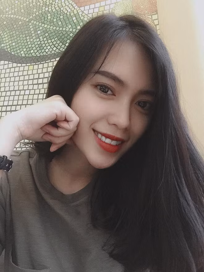 Nhiều người xem ảnh đời thường còn cho rằng Thùy Linh chẳng giống với tấm ảnh nổi tiếng kia và cho rằng cô bạn đang "nhận vơ".