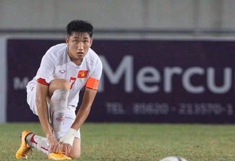 Thời gian vừa qua, U19 Việt Nam trở thành tâm điểm của mọi sự chú ý khi lần đầu tiên đoạt tấm vé tới U20 World Cup 2017 và trên mạng xã hội mọi động tĩnh của học trò HLV Hoàng Anh Tuấn đều được cư dân mạng liên tục cập nhật. Ảnh: Bongdaplus.