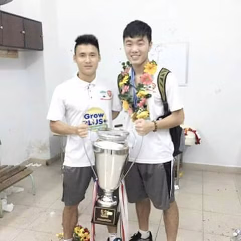 Xuân Trường khoe ảnh bên chức vô địch lần thứ tại giải U21 Quốc tế 2015.