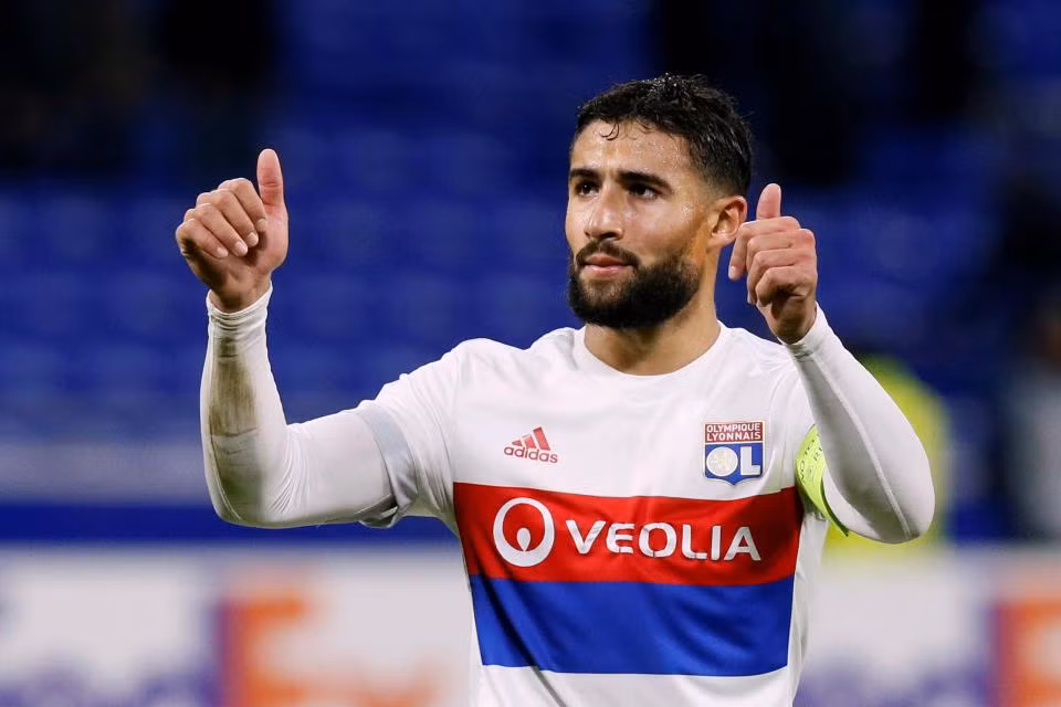 Nguồn tin từ báo chí Anh cho hay, HLV Arsene Wenger đang theo sát đà tiến bộ của tiền vệ nhạc trưởng Lyon - Nabil Fekir. Ảnh: Daily Mail