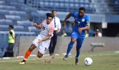 Tuyển Curacao đang có 2 cầu thủ thuộc biên chế CLB ở Ngoại hạng Anh là Leandro Bacuna (CLB Cardiff đã xuống hạng ở mùa giải 2019) và Cuco Martina (đang chơi cho Feyenoord theo dạng cho mượn từ Everton).