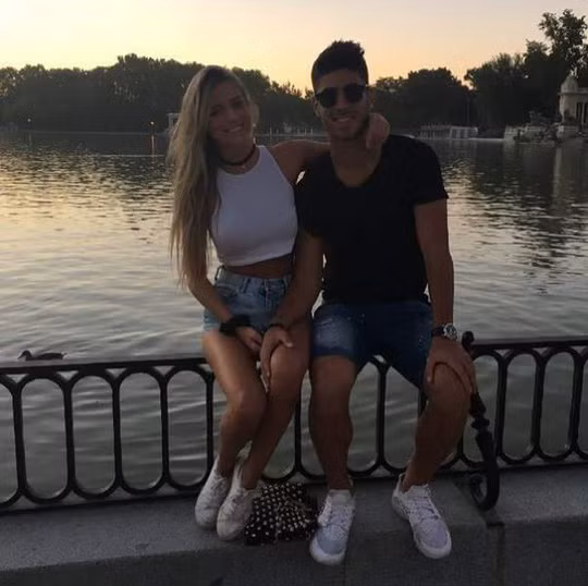 Thời gian vừa qua, NHM CLB Real Madrid đã đổ dồn sự chú ý của mình vào tân binh trẻ Marco Asensio sau khi anh có bàn thắng mở tỷ số tuyệt đẹp vào lưới của Sevilla trong trận tranh Siêu cúp châu Âu và một bàn thắng trong trận thắng Real Sociedad vừa qua. Bên cạnh phong độ, báo giới cũng rất chú ý tới cô bạn gái xinh đẹp của sao trẻ Real Madrid này.