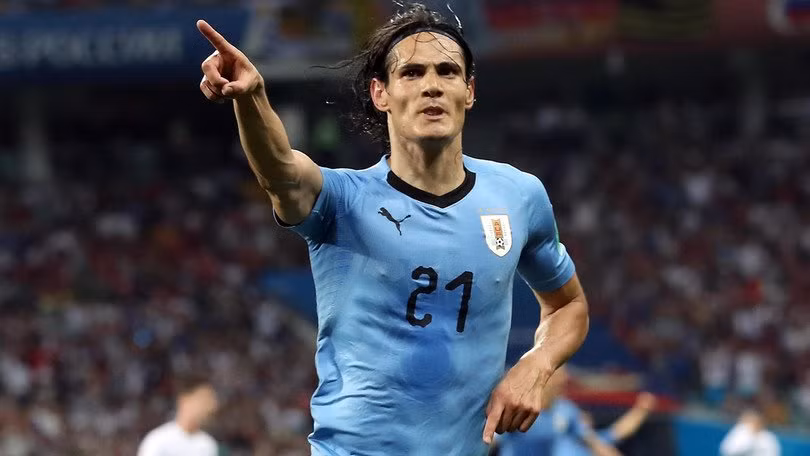 Real Madrid đang xem xét Edinson Cavani như một giải pháp bàn thắng, sau cuộc chia tay của Cristiano Ronaldo.
