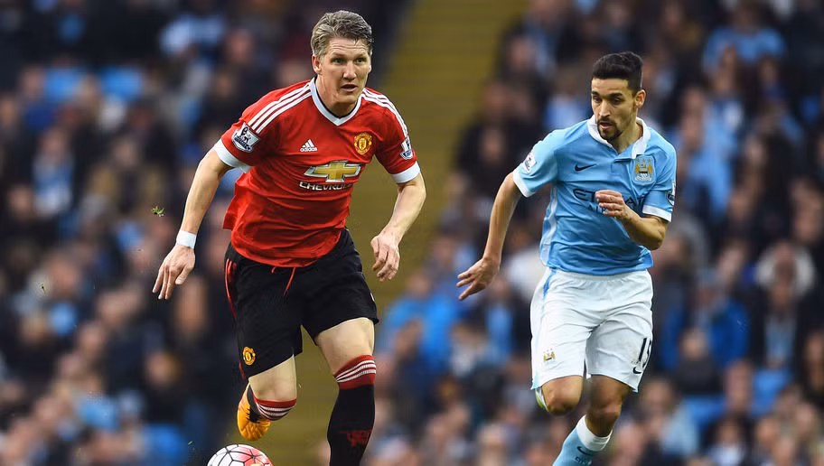 Không được trọng dụng sau khi Mourinho tới dẫn dắt Man United, Bastian Schweinsteiger vẫn nhận được hưởng mức lương 190.000 bảng/ tuần để đi đánh golf và xem cô vợ xinh đẹp đánh tennis.