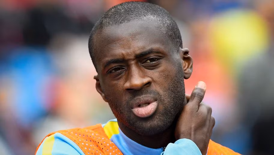 Tuổi cao, sức yếu cùng không phù hợp với chiến thuật Pep Guardiola, Yaya Toure đang có những ngày an nhàn tại Man City khi ngồi chơi mà vẫn nhận được mức lương khủng lên tới 220.000 bảng/ tuần.