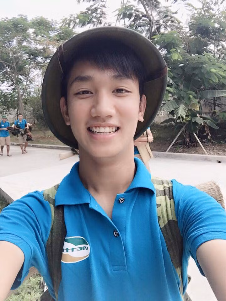 Trong bối cảnh hàng thủ của ĐT U19 Việt Nam khủng hoảng ở chốt chặn trước khung thành, HLV Hoàng Anh Tuấn buộc phải thử Trọng Đại ở một vị trí hoàn toàn mới đó là trung vệ để chỉ huy hàng phòng ngự. Ảnh: FBNV.