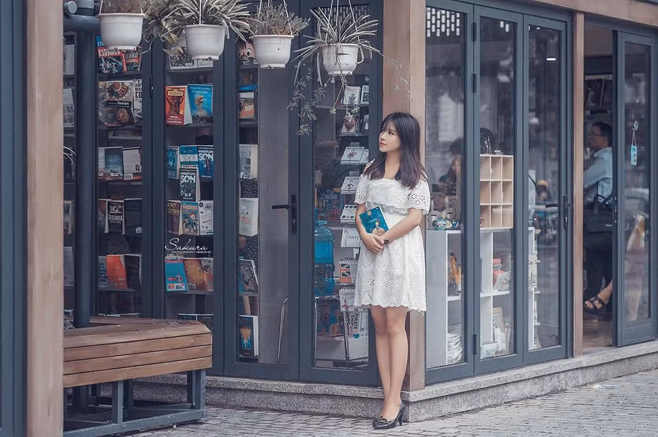 Đến với phố sách, bạn sẽ không chỉ được mua và đọc sách trong một không gian yên tĩnh, trong lành mà còn tha hồ chụp ảnh với những góc "sống ảo" có 1-0-2.