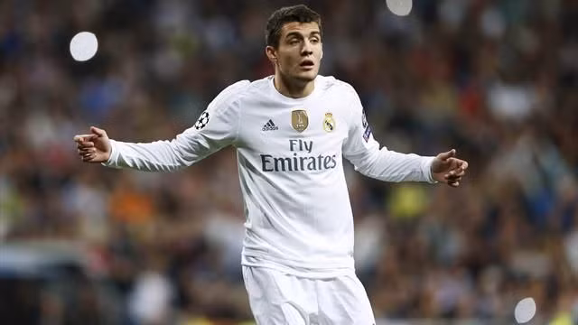 Spurs và kế hoạch táo bạo mang tên Kovacic: Casemiro khiến vị trí và cơ hội của Kovacic bị đe dọa nghiêm trọng. Cựu cầu thủ Inter Milan có thể sẽ trở lại hình ảnh quen thuộc trên băng ghế dự bị nếu Casemiro duy trì phong độ như trước đây. Tận dụng cơ hội, Tottenham Hotspur đang lên kế hoạch chiêu mộ tiền vệ Mateo Kovacic của Real Madrid. Ảnh: AS