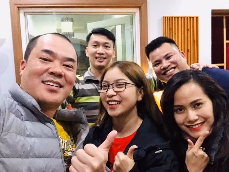 Dẫu vậy, với gương mặt sáng và giọng hát ngọt ngào, Nhật Lê vẫn ấp ủ dự định muốn theo đuổi sự nghiệp âm nhạc chuyên nghiệp.