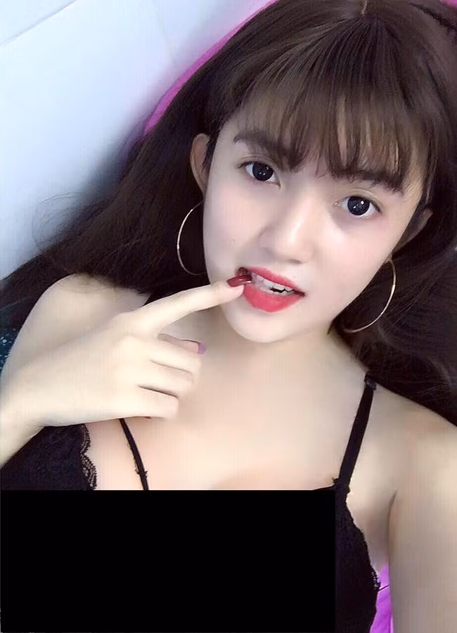 Sau khi đi làm một thời gian, Hương Giang quyết định phải tiến hành phẫu thuật chuyển giới bằng mọi giá. 22 tuổi, sau 7 tháng ròng rã tiêm hoóc môn, Giang sang Thái Lan tiến hành hai ca phẫu thuật nâng ngực và tạo hình bộ phận sinh dục nữ.