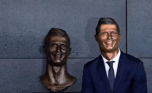 Sẽ không có gì đáng nếu như bức tượng phần đầu của siêu sao Cristiano Ronaldo hoàn thiện như khuôn mẫu nhưng nó lại miêu tả một trạng thái méo mó của khuôn mặt cầu thủ này và ngay lập tức đã trở thành tâm điểm chế ảnh của dân mạng.