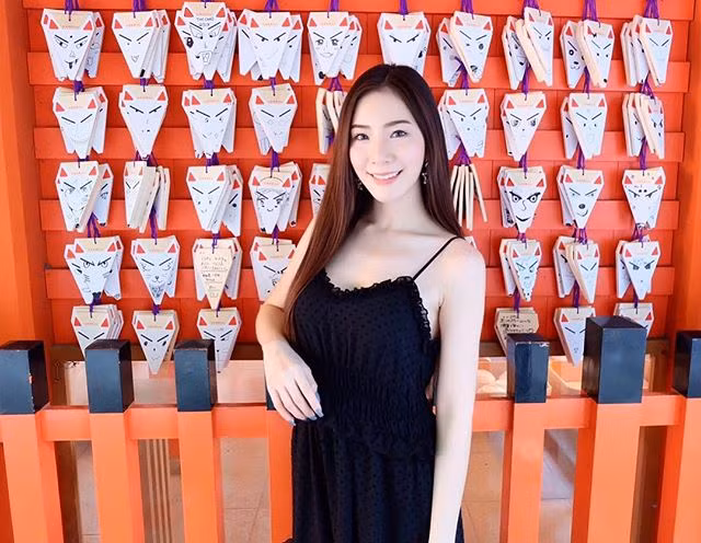 Cụ thể, Mgumlynn dùng dịch vụ laser giúp tiêu đi hắc sắc tố trên da. Bên cạnh đó, chính phương pháp trên còn giúp là phẳng bề mặt, làm giảm thâm nám, điều trị mụn.
