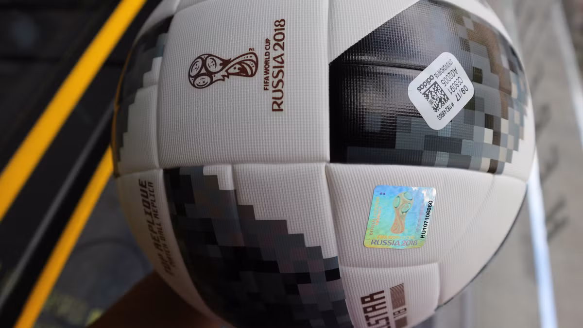 Hiện tại, trái bóng thi đấu chính thức của World Cup 2018 được bày bán tại các đại lý Adidas tại Việt Nam nhưng vì mới xuất hiện nên lượng hàng chưa nhiều và giá cả của nó khá cao so với mức tiêu dùng của người dân.
