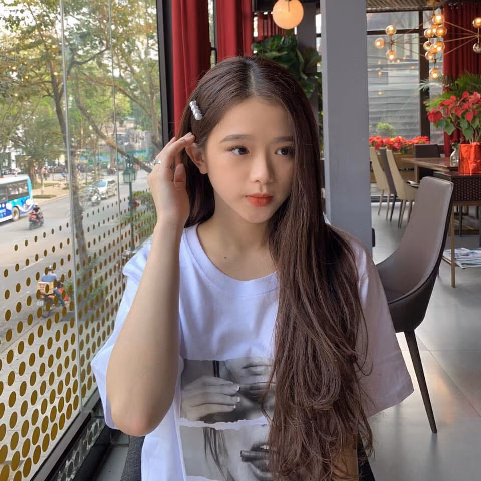 Những tấm ảnh xinh đẹp lung linh đã nhận được rất nhiều sự ủng hộ từ phía cư dân mạng. Nhiều người nhận định, nếu Linh Ka cứ đi theo con đường sạch sẽ, không scandal, không phát biểu bốc đồng thì cô sẽ sớm lấy lại thiện cảm từ mọi người.