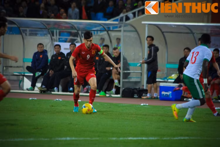 Công Vinh chính là nhân tố trung tâm trên hàng công của ĐT Việt Nam.