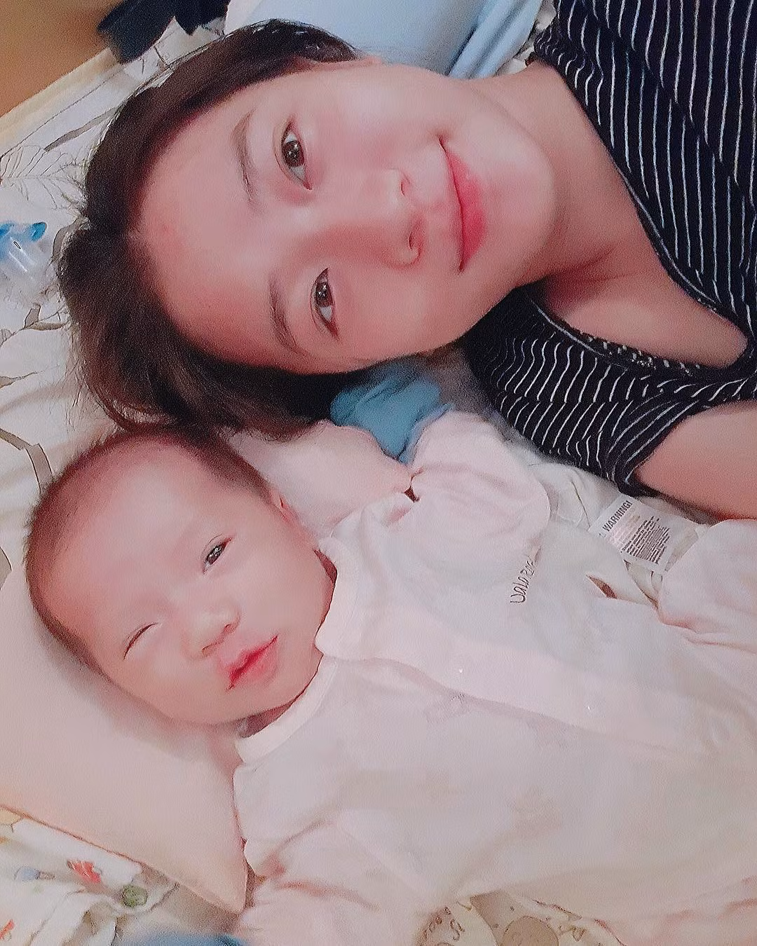 Ngày 10/10, cộng đồng mạng như nổ tung vì cuối cùng câu hỏi "Bao giờ hot girl 9X Trâm Anh đẻ?" cũng đã được giải đáp.