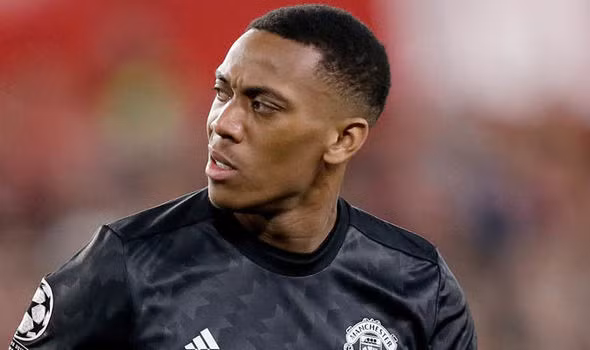 Kể từ ngày Alexis Sanchez cập bến Old Trafford, Martial mất dần vị thế và thường xuyên phải ngồi ghế dự bị và ngày ra đi của cầu thủ người Pháp là không xa.