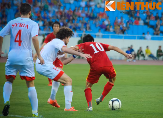 Bước sang hiệp hai, dù có cố gắng tấn công thế nhưng đối thủ đến từ Tây Á vẫn không một lần xuyên thủng được hàng phòng ngự kiên cố của ĐT Việt Nam.