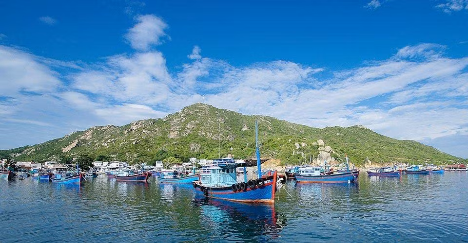 Rất nhiều khách du lịch vẫn mộng mơ đến Bình Ba được tận hưởng phong cảnh và làn nước trong xanh.