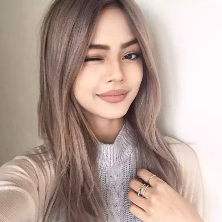 Nhưng dù sao thì việc sở hữu lượng theo dõi khủng lên tới hơn 1 triệu lượt người cũng mang về cho hot girl Lily Maymac khá nhiều hợp đồng quảng cáo trị giá hàng nghìn đô la từ những thành công của mình trên mạng ảo.