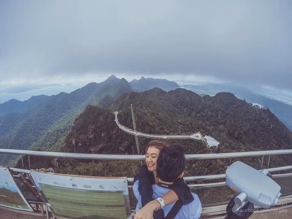 Không muốn đi vào con đường cũ của trào lưu chụp ảnh Follow Me, cặp đôi Nguyễn Nghĩa và Huyền Sang đã vắt óc suy nghĩ ra lối đi riêng cho mình.