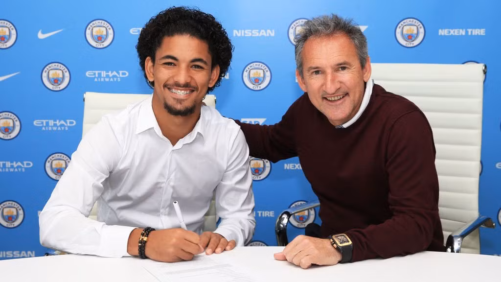 Man City ra mắt tân binh thứ 4: Man City đã chính thức ra mắt tân binh Douglas Luiz. Luiz chuyển tới sân Etihad theo bản hợp đồng có thời hạn 5 năm. Để hoàn tất thương vụ này, Man “xanh” đã phải trả cho CLB Vasco Da Gama số tiền 10 triệu bảng. Manchester City FC