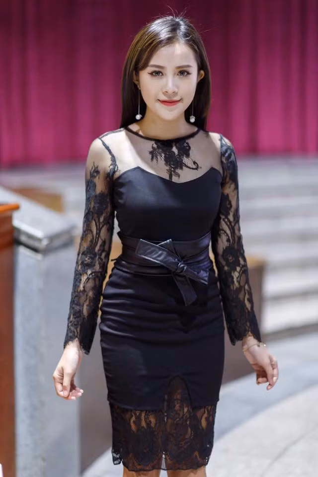 Bước vào cuộc thi Miss Teen 2017, Hồng Anh được giới chuyên môn cũng như dân mạng đánh giá là một trong những gương mặt sáng giá cho ngôi vị cao nhất của cuộc thi này nhờ thân hình "mơn mởn" của mình.