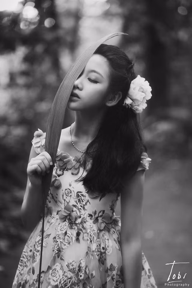 Khác với cô chị thích nhảy múa, hát ca thì Mai Linh lại thích học. Mới chỉ học đến lớp 8, nhưng hiện tại Mai Linh đã có thể giao tiếp thành thạo bằng tiếng Anh và tiếng Pháp.