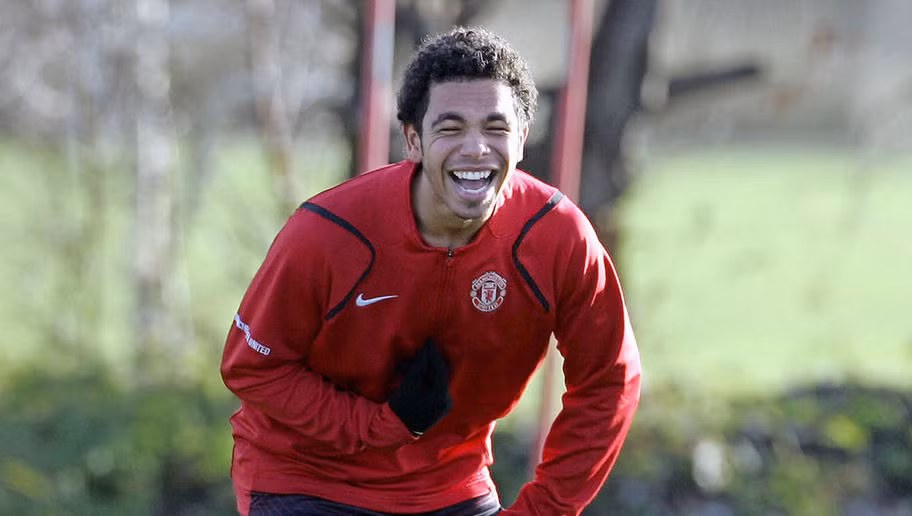 Kieran Richardson hiện đang chơi bóng cho Aston Villa, anh từng vô địch Premier League 2006-07 với Man United, ra sân 15 lần, ghi 1 bàn nhưng ít ai nhớ được rằng cầu thủ này từng khoác áo Quỷ đỏ thành Manchester.