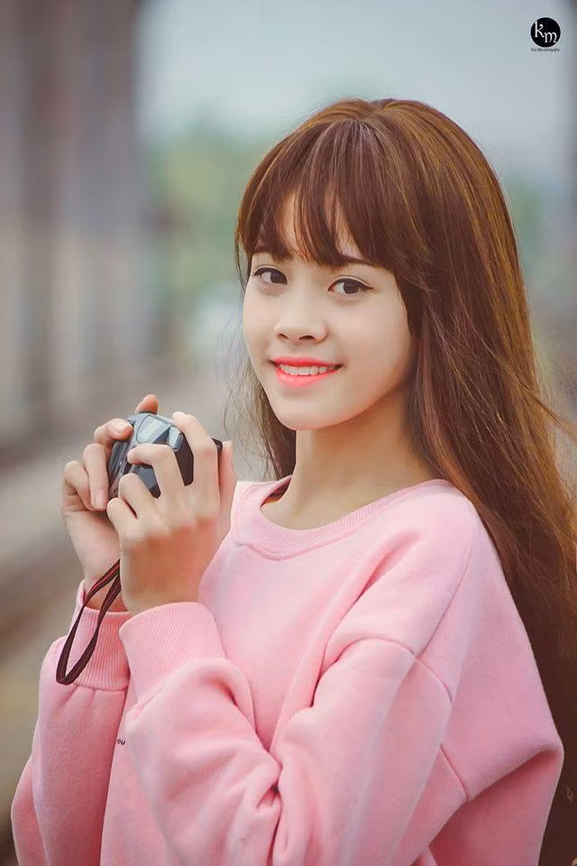 Chính vì vẻ đẹp trong trắng của "cô gái" đó mà dân mạng liên tục chia sẻ và gửi những lời khen không tiếc lời dành cho "cô gái" này.