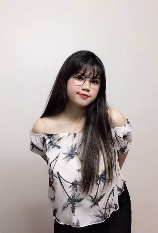 Thu Trang cũng nhận được nhiều ý kiến trái chiều về nhan sắc sau khi phẫu thuật. Có người đồng tình ủng hộ khen cô nàng đẹp hơn, có người lại dị ứng với chuyện phẫu thuật thẩm mỹ và khuyên cô nên hạn chế lại để tránh mắc sai lầm.