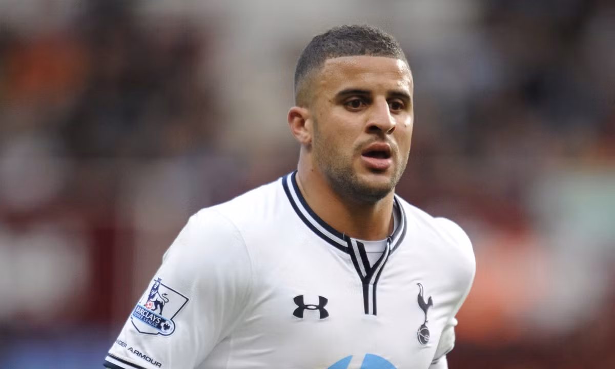 Kyle Walker mang tin vui cho Man City: Báo chí Anh đưa tin, hậu vệ phải Kyle Walker đang mâu thuẫn với huấn luyện viên trưởng Mauricio Pochettino, và muốn rời Tottenham Hotspur trong kỳ chuyển nhượng mùa Hè tới. Đây sẽ là tín hiệu vui cho Manchester City. Đội chủ sân Etihad luôn muốn bổ sung một nhân tố xuất chúng ở hành lang cánh phải trong kỳ chuyển nhượng mùa Hè sắp tới. Sau khi hụt mục tiêu Hector Bellerin của Arsenal, ban lãnh đạo Manchester City và huấn luyện viên Pep Guardiola đã nhắm tới Kyle Walker. Ảnh: Goal.com