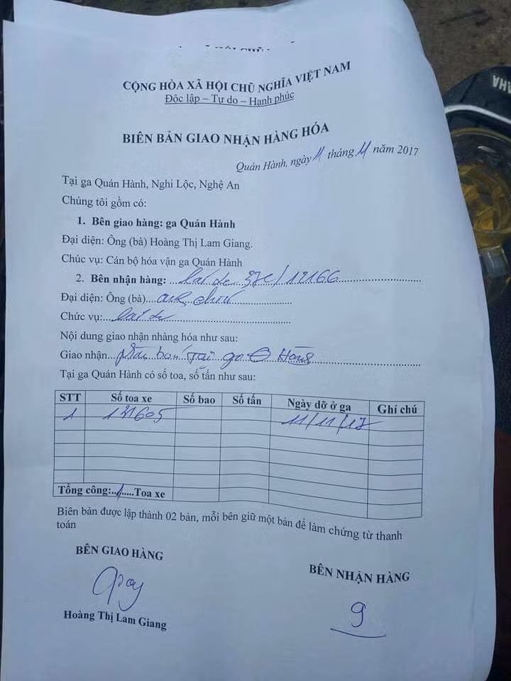 Tên của anh chắc là dễ hiểu, nhưng nếu chỉ nhìn chữ ký với số 9 này thì mọi người dễ lầm tưởng là chấm điểm.